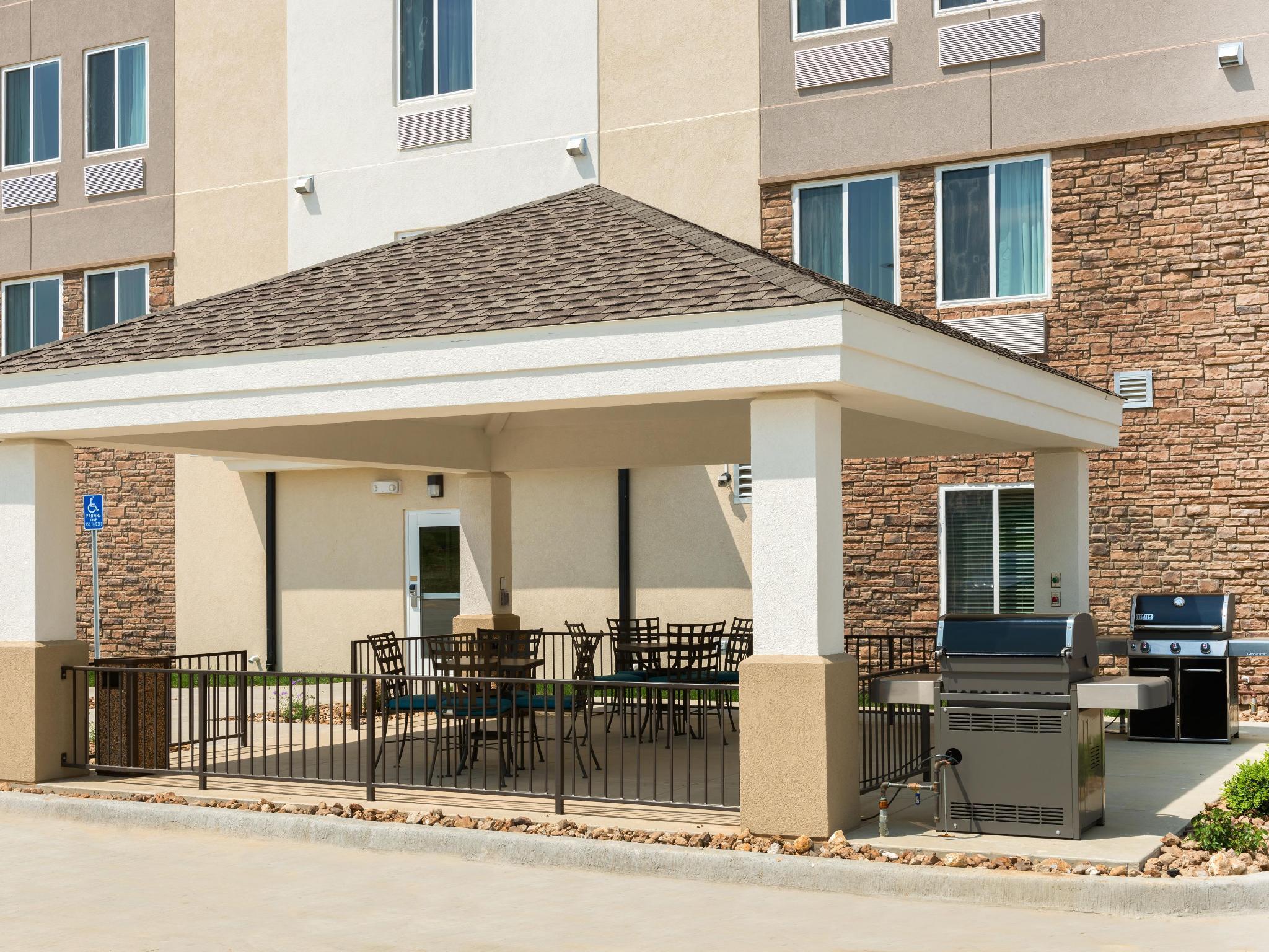 Candlewood Suites Columbia Hwy 63 & I-70 By Ihg Exterior photo